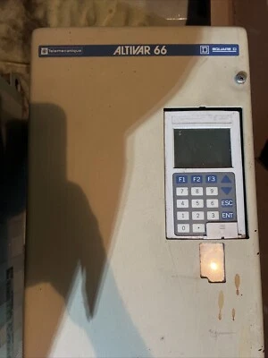 Telemecanique Altivar 66D46N4 3 fases 40 HP Foto 1 de 4