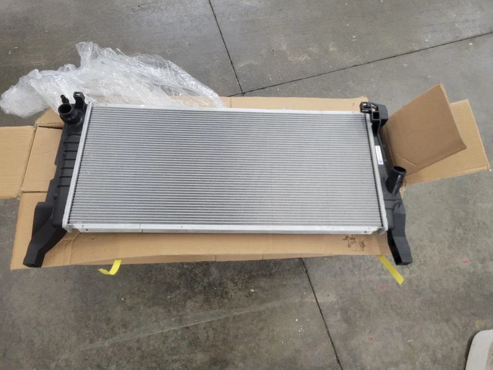 Radiador para Mini Cooper 2014-2018 tanque de plástico 2,0 L hatchback núcleo de 1 fila Foto 1 de 4