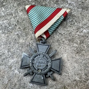 ORIGINAL WWII WW2 Kingdom Of Hungary Fire Cross With Swords 1941 Medal - Scarce - Picture 1 of 2