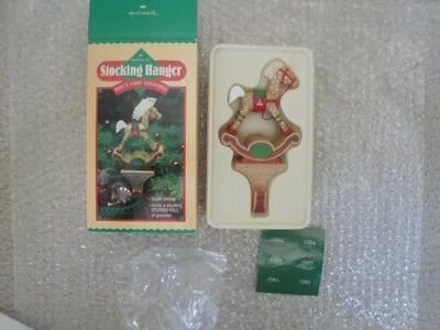 Percha de Medias de Navidad Sello Vintage - Caballo Mecedor - Primera Navidad del Bebé Foto 1 de 4