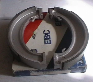 853 EBC SCARPE FRENO ANTERIORI TRIUMPH T120 650cc T150 TRIDENT 3 CILINDRI. TWIN LEADING - Foto 1 di 1