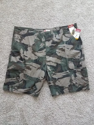 wrangler mens camo cargo shorts size 48 relaxed fit green brown - Image 1 of 4