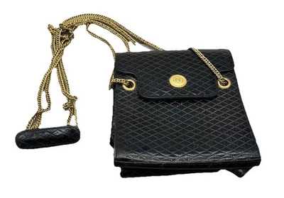 Auténtico bolso bandolera Albert Nipon de cuero negro acolchado cadena dorada. Foto 1 de 4