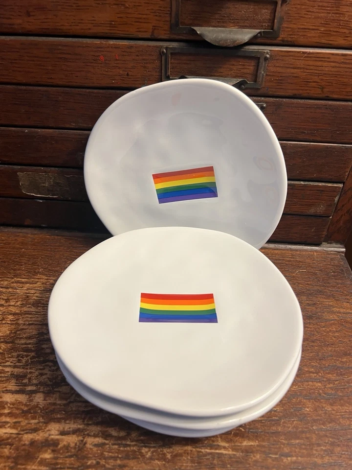 Lote de 4: Platos de ensalada Williams Sonoma Pride LGBTQ+ 6” bandera arco iris textura gay Foto 1 de 4