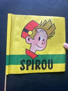 Rare ancien drapeau en papier Spirou no fanion TBE - Picture 1 of 2