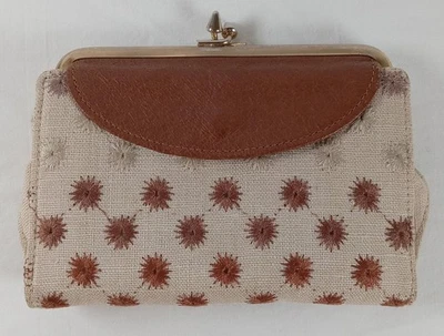 Carteira feminina ROLFS marrom bege tecido bordado couro 4x5 polegadas década de 1970 - Imagem 1 de 4