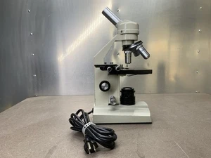 Biological Lab Microscope With 3 Magnifying Lenses - Picture 1 of 12