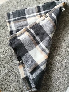 Damen Schal NEU !!! DEICHMANN groß Farbe Kariert - Bild 1 von 4