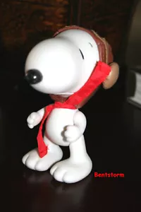 1ª Edición 2000 Snoopy perro Barón Rojo Sombrero Bufanda Cacahuetes Galería Sello Estatuilla NUEVO - Imagen 1 de 4
