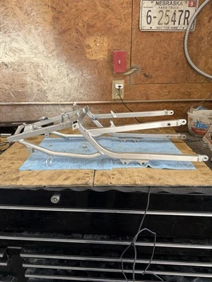 2001-2003 SUZUKI GSXR 600 750  01-02 GSXR 1000 OEM REAR SUBFRAME ASSEMBLY CLEAN! - Image 1 of 4