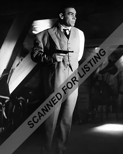 JAMES BOND SEAN CONNERY 8X10 PHOTO #2866 GOLDFINGER - Picture 1 of 1