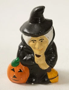 Vintage Plaster Halloween Witch (C3L) w/Jackolantern (JSF6) Small Decoration - Imagen 1 de 6