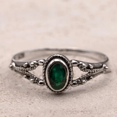 Sterling Silver Ladies Vintage Style Ring Simulated Emerald Gemstone Boho - Image 1 of 4