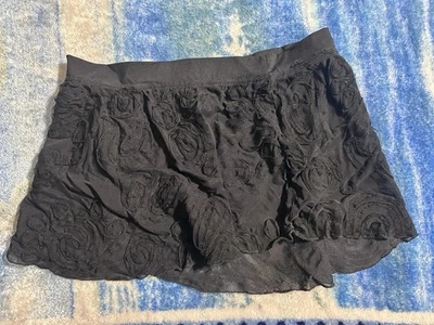 💯Minifalda de encaje fluido negra seda de Benetton Foto 1 de 3