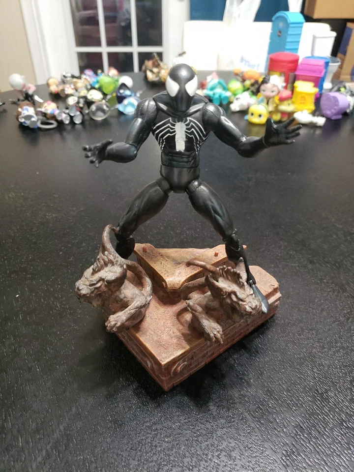 Figura Simbionte Negra WEB OF SPIDER-MAN MARVEL SELECT Diamante 2005 ~ Base Gárgola Foto 1 de 4