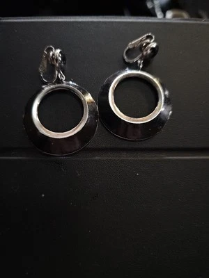 Pendientes de clip vintage Crown Trifari esmalte/tono plata - la pintura se astilla Foto 1 de 3