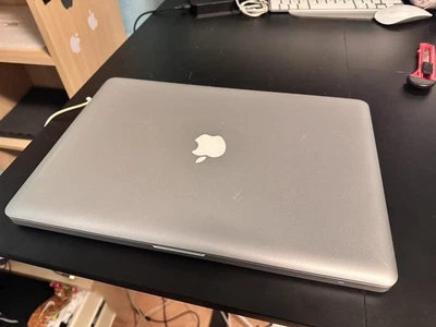 MacBook Pro 15.4" 2011 LEGGI DESCRIZIONE SSD + HDD - Immagine 1 di 4