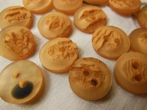 Lot 15 boutons orange saumon lumineux deux tous mercerie 1,5 cm ref 754 - Picture 1 of 2