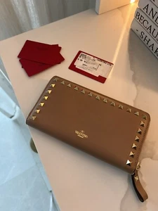 NWT Valentino Garavani Rockstud Continental Zip Wallet Colorado Topaz Nude Gold - Picture 1 of 15