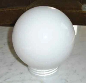 Cubierta de luz globo roscado Benjamin Explosion orbe de vidrio blanco, era industrial - Imagen 1 de 3
