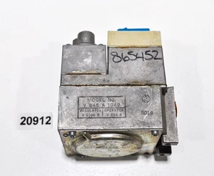 Honeywell V845A1042 Gas Valve - Picture 1 of 6