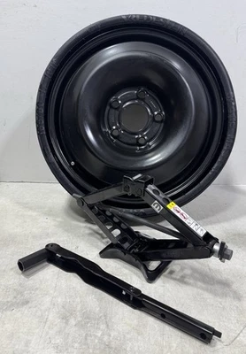 2021 - 2026 CHRYSLER PACIFICA COMPACT SPARE WHEEL TIRE 17” WITH JACK KIT* Foto 1 de 4