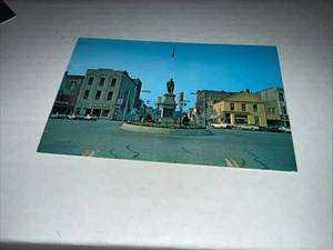 Postal Urbana Ohio On the Square mirando hacia el sur autos de la década de 1960, letrero de State Farm - Imagen 1 de 2