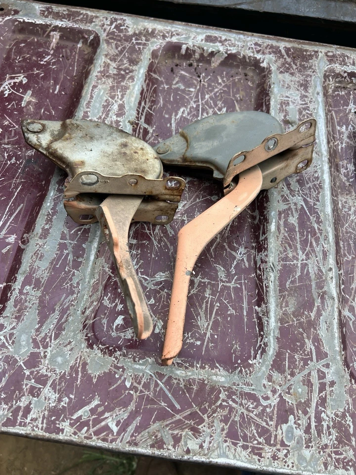 Toyota Land Cruiser FJ60 FJ62 HJ61 Hood Hinges - Image 1 of 1