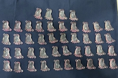 Baby душа девочек украшения лот 44 розовый пластиковый ноги с отверстием для ленты использовать - Изображение 1 из 4