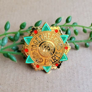 Anastasia Emaille Pin Anstecker - Together in Paris 90er Film Metall Pin Geschenk - Bild 1 von 1