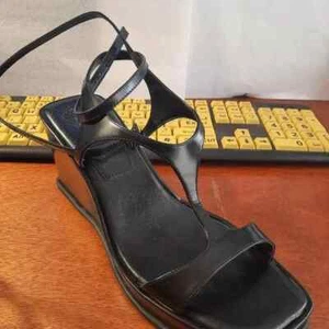 NEW ! Vince Camuto Fetemee Wedge Strappy Sandal Black Size 9 - Picture 1 of 7