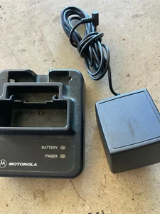 Two Motorola Pager Charger NLN3822A - Picture 1 of 4