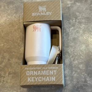 NUEVO EN CAJA Llavero Stanley Mini Quencher H2.0 Adorno de Navidad ROSA CUARZO Limitado - Imagen 1 de 11