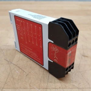 Banner EM-F-7G Safety Extension Module, 24V, 6A, 40ms Response Time - USED - Picture 1 of 7