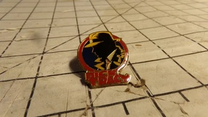 Dick Tracy 1990 Walt Disney Dick Tracy Movie Metal Hat Lapel Pin - Picture 1 of 4