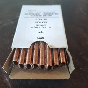 1000 x Vintage Heller Roberts "F" KUPFER Heftklammern AT-7973 - 3/8" Bein, 1/4" Breite - Bild 1 von 3