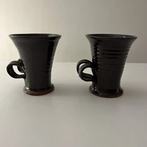 2 ungewöhnliche Studiokeramik Doppel Zweigriff Kaffee Tee Tassen mit zwei Henkeln - Bild 1 von 7