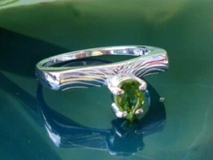 Ω Anello Argento Sterling 925 con Peridoto Verde Pietra Del Agosto TG 17,2 - Foto 1 di 3