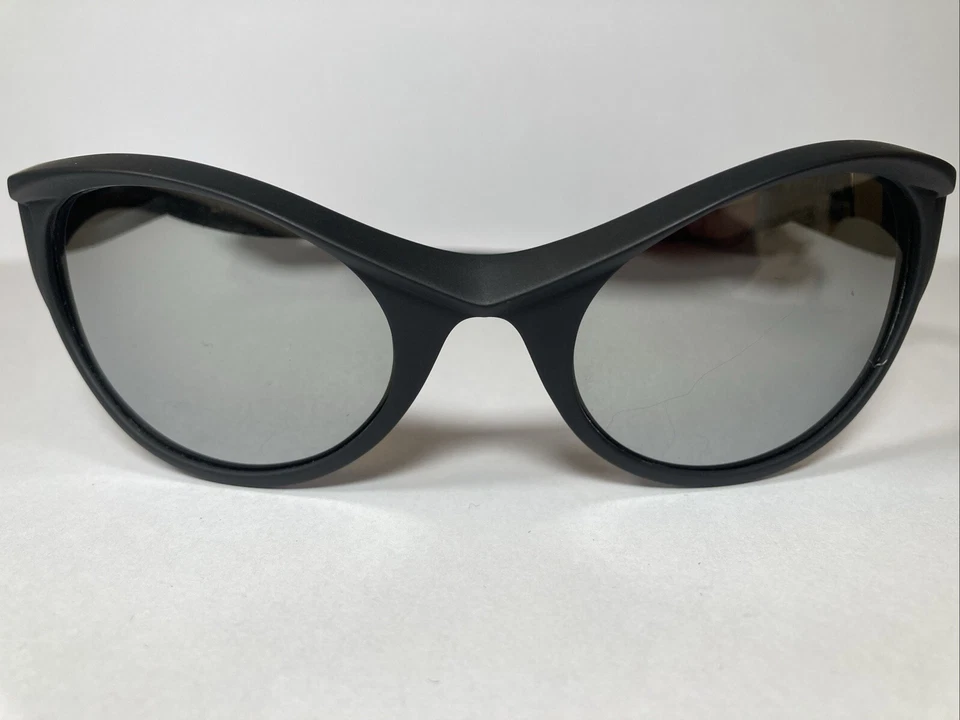 Nuevo de Lote Antiguo Gárgolas Vórtice Lente Plateada Marco Negro Mate Con Estuche Foto 1 de 4