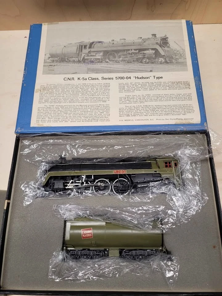 VH Scale Models HO CNR 4-6-4 K-5a Class, Series 5700-04, Hudson Type Loco #5703 - Image 1 of 4