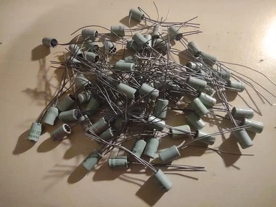 Quantity of vintage Sanyo 2SB187 Germanium PNP transistors - Image 1 of 3