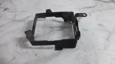 01 Suzuki GZ250 GZ 250 Merodeador Cubierta de Batería Soporte de Montaje Foto 1 de 4