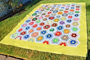 VINTAGE QUILT GRANDMOTHER'S FLOWER GARDEN QUILT TIED 106" x 86" - Picture 1 of 9
