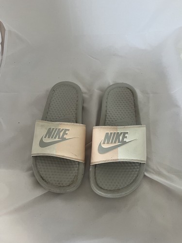 Sandali Nike Benassi JDI Slides grigio particella bianco e rosa donna taglia 3 5