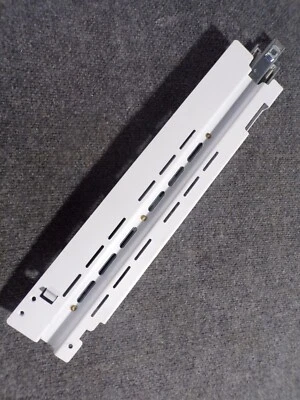 DA61-09088A SAMSUNG CONGELADOR PUERTA RIEL MONTAJE LADO DERECHO Foto 1 de 2