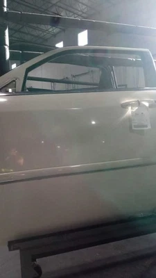 Puerta delantera izquierda conductor compatible con 05-10 300 357430 Foto 1 de 3