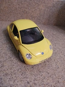 Volkswagen VW New Beetle 1/25 Scale Diecast Car Model by Maisto - Yellow - Picture 1 of 6