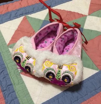 Lindos Zapatos de Bebé Recién Nacido Infante Suave Seda Bordado Algodón Forro Regalo de Cumpleaños Foto 1 de 4