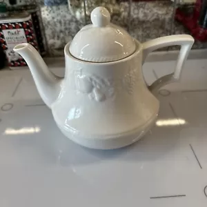 VINTAGE BHS LINCOLN TEAPOT CREAM EXCELLENT CONDITION - Picture 1 of 10