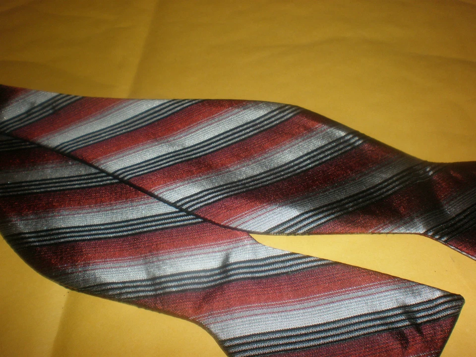 GRAVATA BORBOLETA MODERNA CONDESSA MARA PRETA, PRATA, BORGONHA NOVA COM ETIQUETA - Imagem 1 de 1